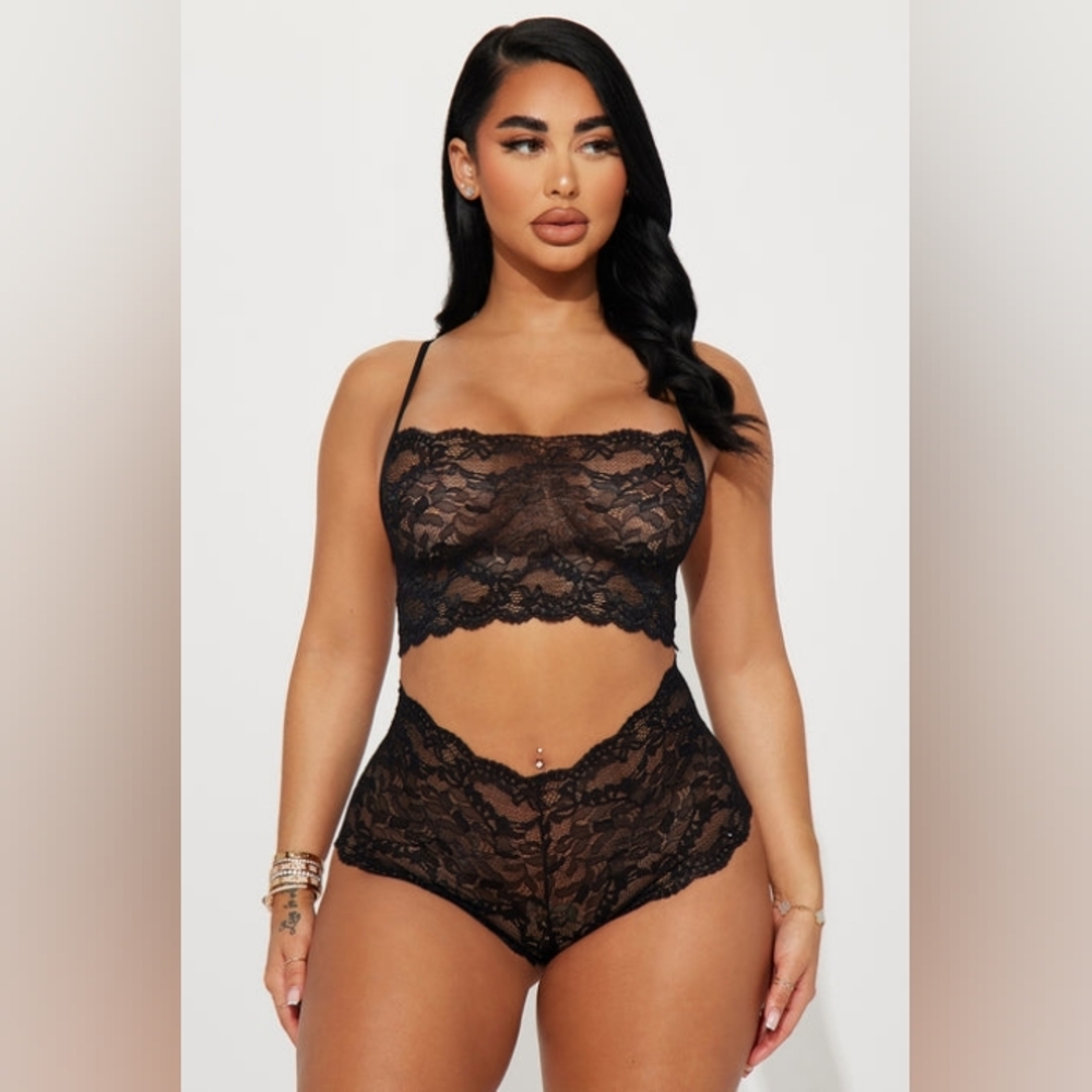 Sheer Black Floral Lace Mesh Cropped Sleeveless Chamise Tank Top Fashion Nova